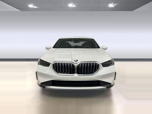 White 2025 BMW 540 xDrive