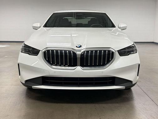 White 2025 BMW 540 xDrive