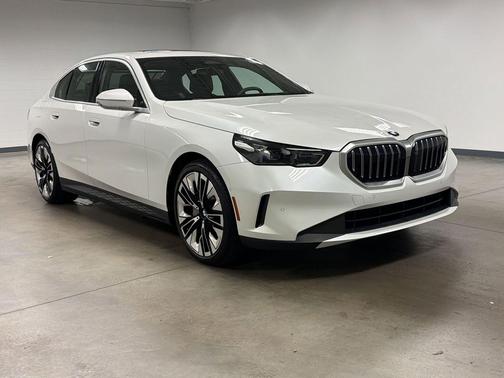 White 2025 BMW 540 xDrive