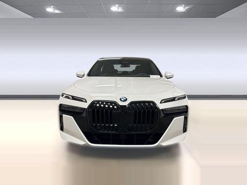 Mineral White Metallic 2026 BMW 740 740i
