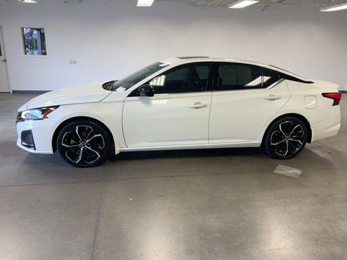2023 Nissan Altima SR FWD