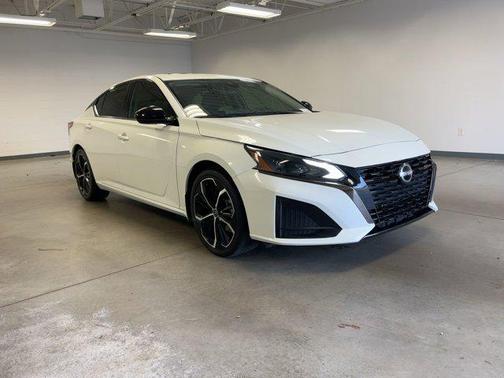 2023 Nissan Altima SR FWD