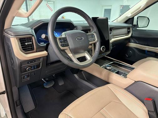 Star White Metallic Tri-Coat 2024 Ford Expedition Max Limited