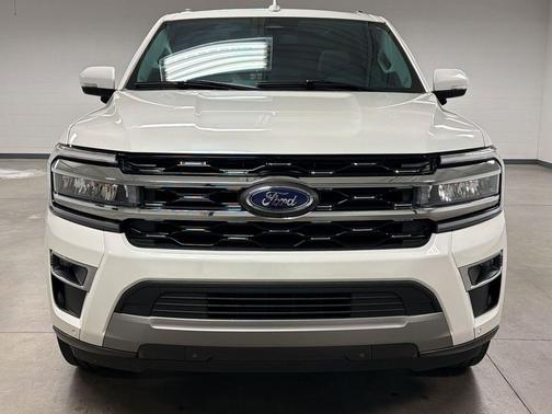 Star White Metallic Tri-Coat 2024 Ford Expedition Max Limited