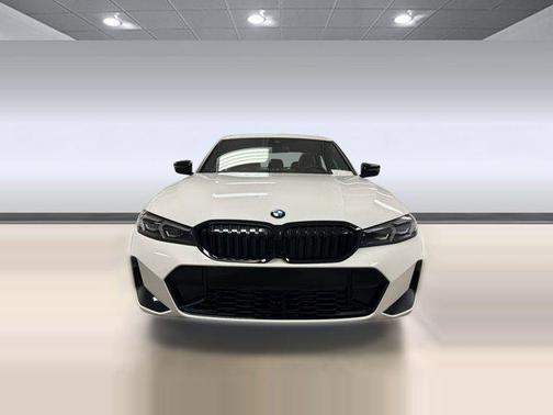 Alpine White 2026 BMW 330 330i