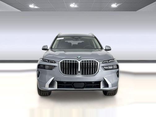Gray 2025 BMW X7 xDrive40i
