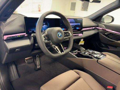 Brooklyn Grey Metallic 2026 BMW i5 xDrive40