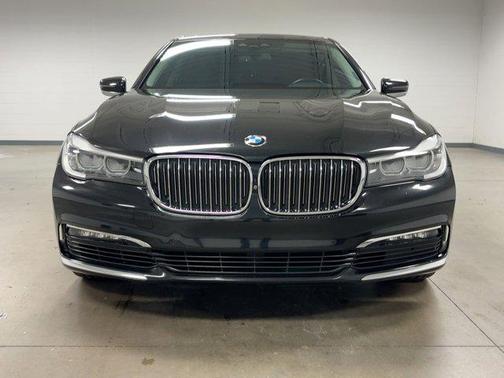 2018 BMW 740 740i