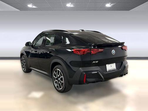 Black 2025 BMW X2 xDrive28i
