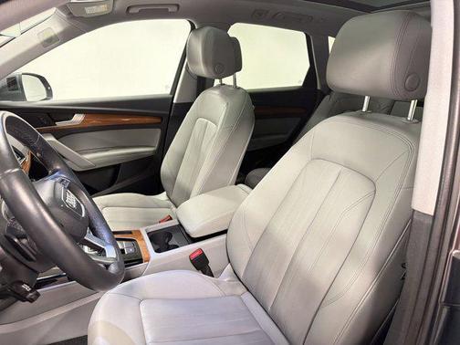 Daytona Gray Pearl Effect 2023 Audi Q5 45 S line Premium Plus