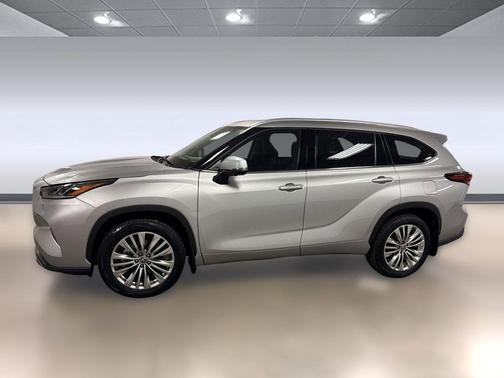 Celestial Silver Metallic 2024 Toyota Highlander Platinum