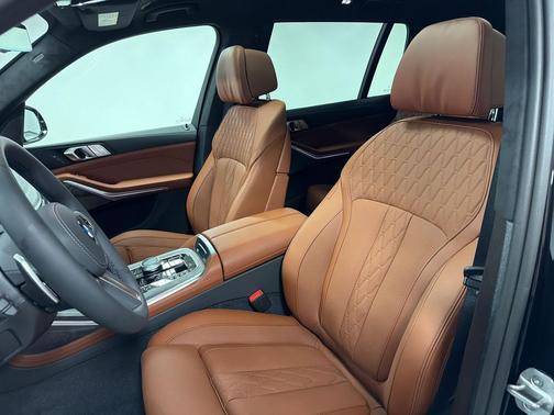 Black Sapphire Metallic 2027 BMW X7 xDrive40i