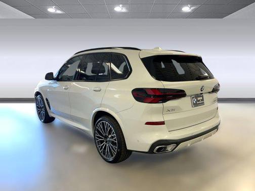 Mineral White Metallic 2026 BMW X5 sDrive40i