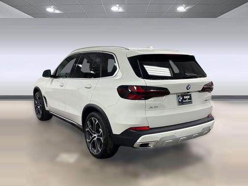 Alpine White 2026 BMW X5 sDrive40i