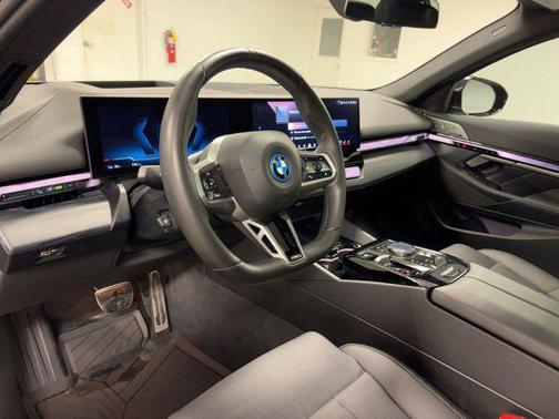 2025 BMW i5 xDrive40
