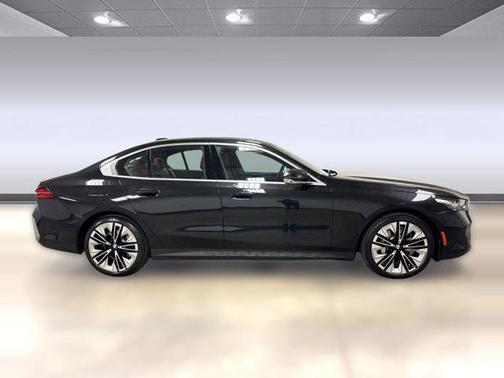2025 BMW 530 530i
