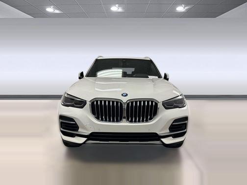 White 2023 BMW X5 PHEV xDrive45e