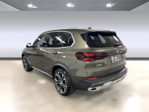 Manhattan Green Metallic 2026 BMW X5 sDrive40i