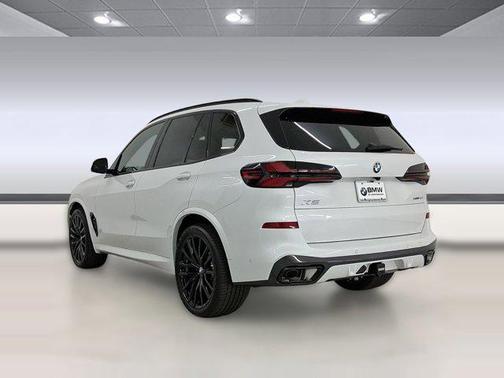 Mineral White Metallic 2026 BMW X5 xDrive40i