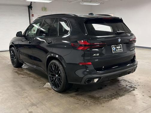 Black Sapphire Metallic 2026 BMW X5 sDrive40i
