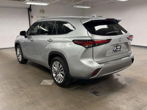Celestial Silver Metallic 2024 Toyota Highlander Platinum