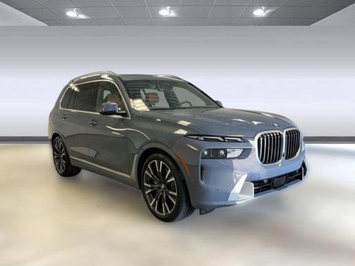 Sparkling Copper Metallic 2026 BMW X7 xDrive40i