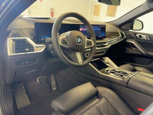 2025 BMW X6 xDrive40i