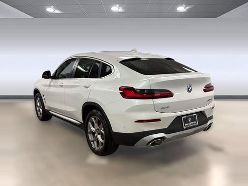 White 2025 BMW X4 xDrive30i