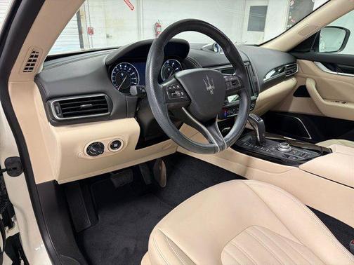 Bianco 2022 Maserati Levante GT