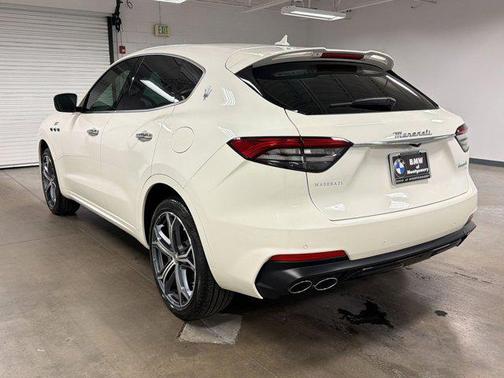 Bianco 2022 Maserati Levante GT