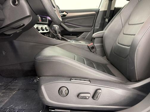 Pure White 2021 Volkswagen Jetta 1.4T SEL Premium
