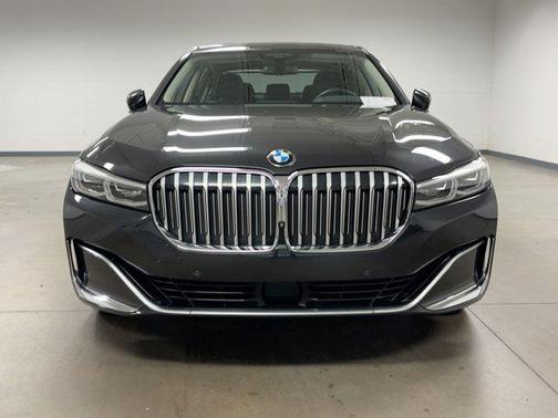2022 BMW 740 i