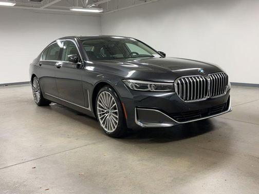 2022 BMW 740 i