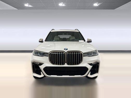 Mineral White Metallic 2021 BMW X7 M50i