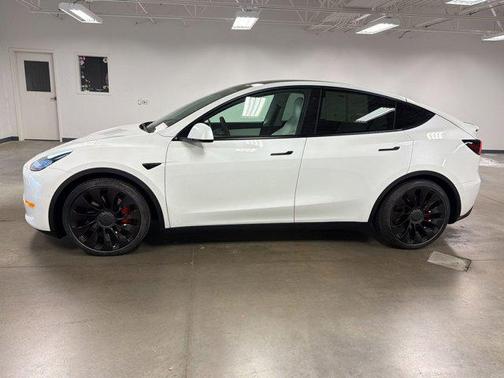 Pearl White Multi-Coat 2022 Tesla Model Y Performance Dual Motor All-Wheel Drive