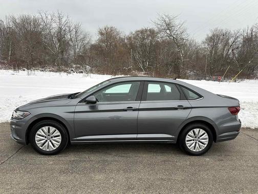 Platinum Gray Metallic 2019 Volkswagen Jetta 1.4T S