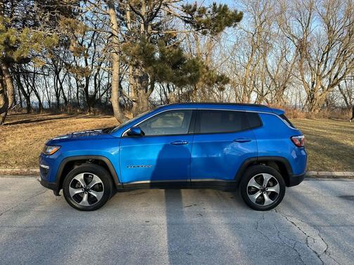 Laser Blue Pearlcoat 2019 Jeep Compass Latitude