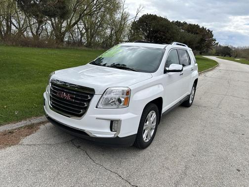 White 2017 GMC Terrain SLT