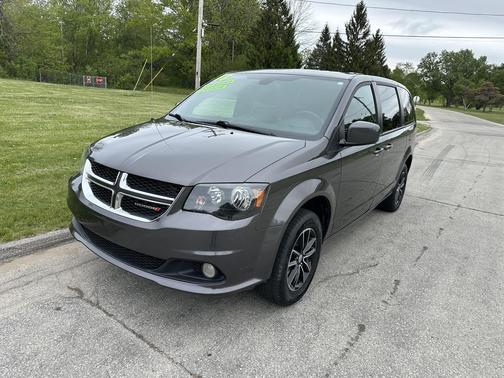 Granite Pearlcoat 2018 Dodge Grand Caravan SE