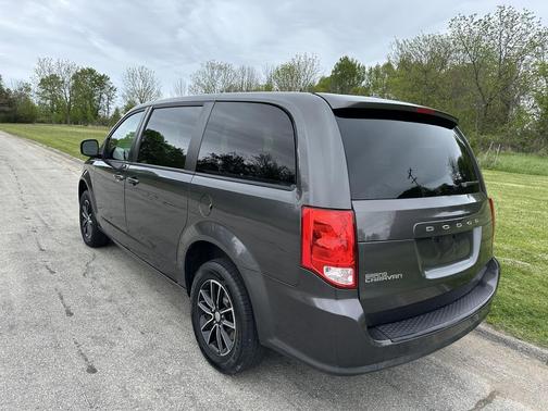 Granite Pearlcoat 2018 Dodge Grand Caravan SE