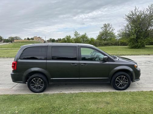 Granite Pearlcoat 2018 Dodge Grand Caravan SE