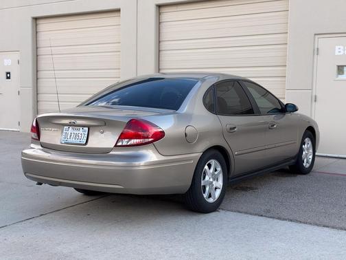 Gold 2006 Ford Taurus SEL