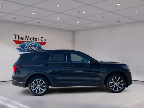 Agate Black 2025 Ford Explorer ST-Line