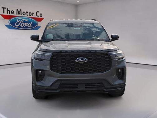 Carbonized Gray 2025 Ford Explorer ST-Line