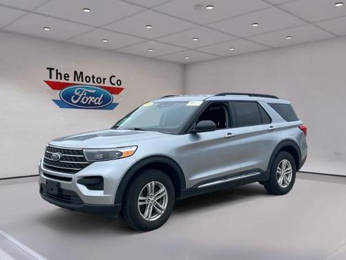 ICONIC SILVER METALLIC 2022 Ford Explorer XLT