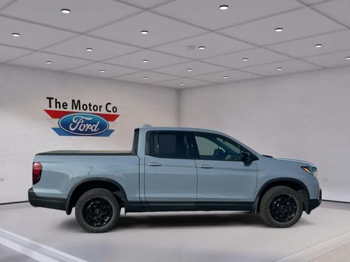 Sonic Gray Pearl 2025 Honda Ridgeline Sport+