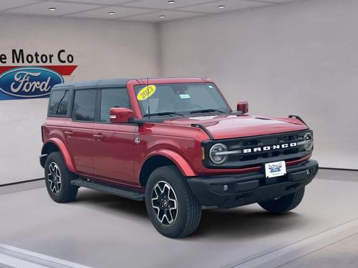 Hot Pepper Red Metallic Tinted Clearcoat 2023 Ford Bronco Outer Banks