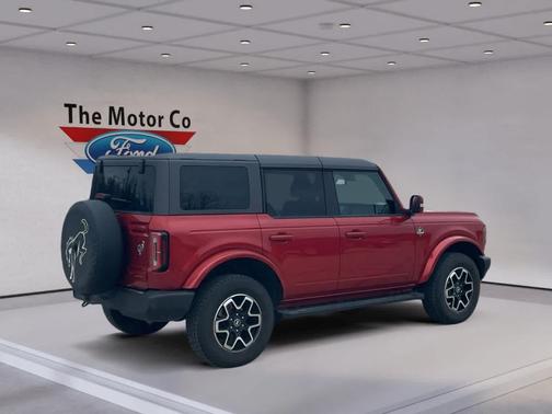 Hot Pepper Red Metallic Tinted Clearcoat 2023 Ford Bronco Outer Banks