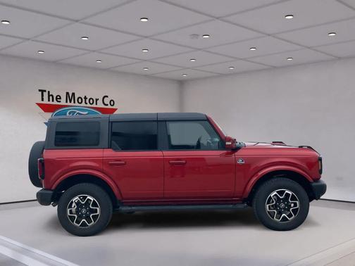 Hot Pepper Red Metallic Tinted Clearcoat 2023 Ford Bronco Outer Banks