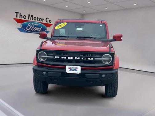 Hot Pepper Red Metallic Tinted Clearcoat 2023 Ford Bronco Outer Banks